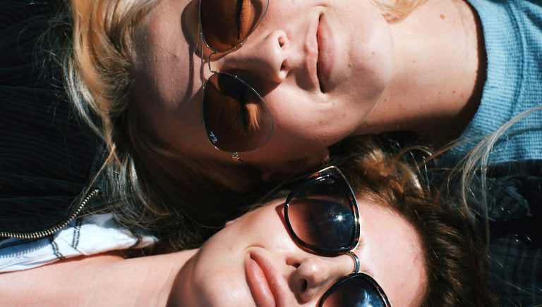 Occhiali.it guida a come scegliere occhiali vacanze 2025