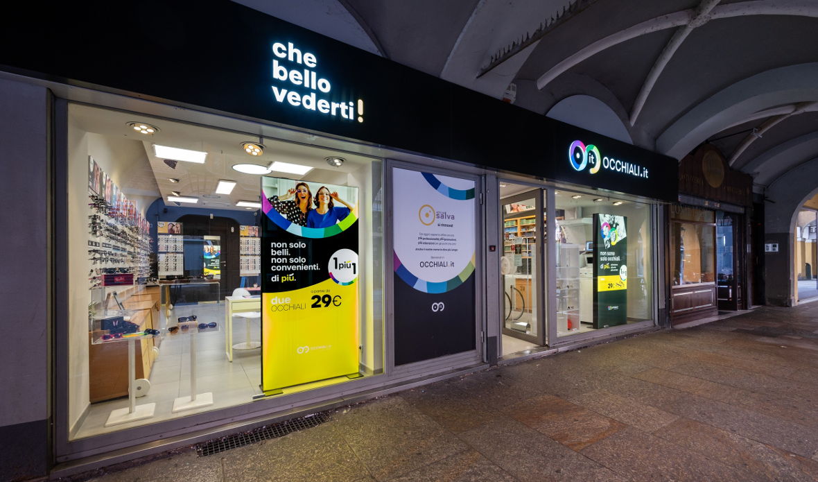 Occhiali.it ottica di Chivasso provincia di Torino - vetrine