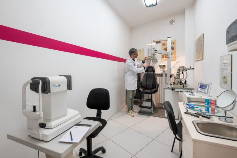 Occhiali.it ottico ad Asti - laboratorio analisi vista
