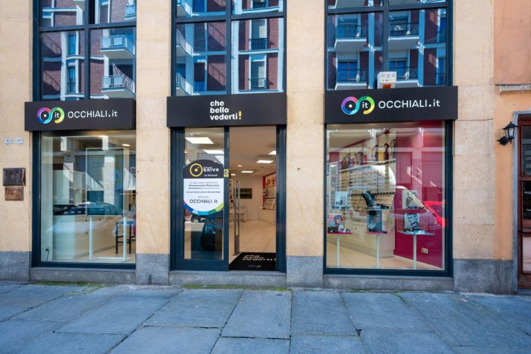 Occhiali.it ottico Asti - vetrine