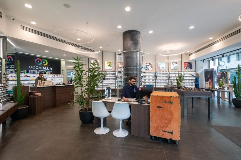 Occhiali.it ottico Milano centro - via Torino personale