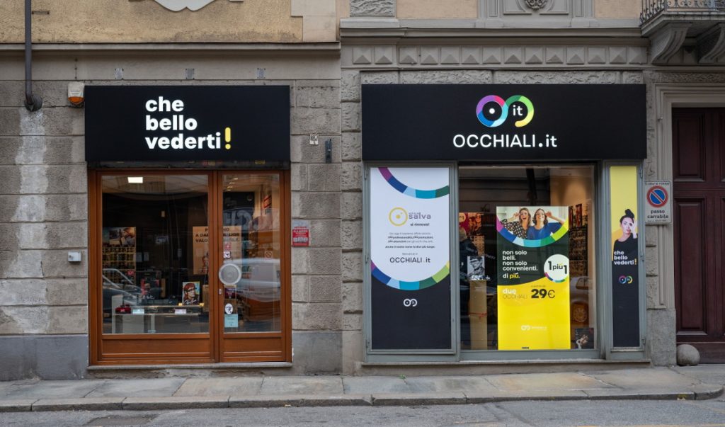 Occhiali.it ottico di Torino via Madama Cristina vetrine San salvario