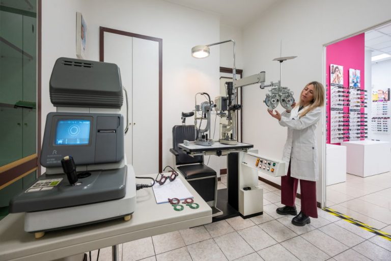 Occhiali.it ottico via Monginevro Torino - apparecchi controllo vista