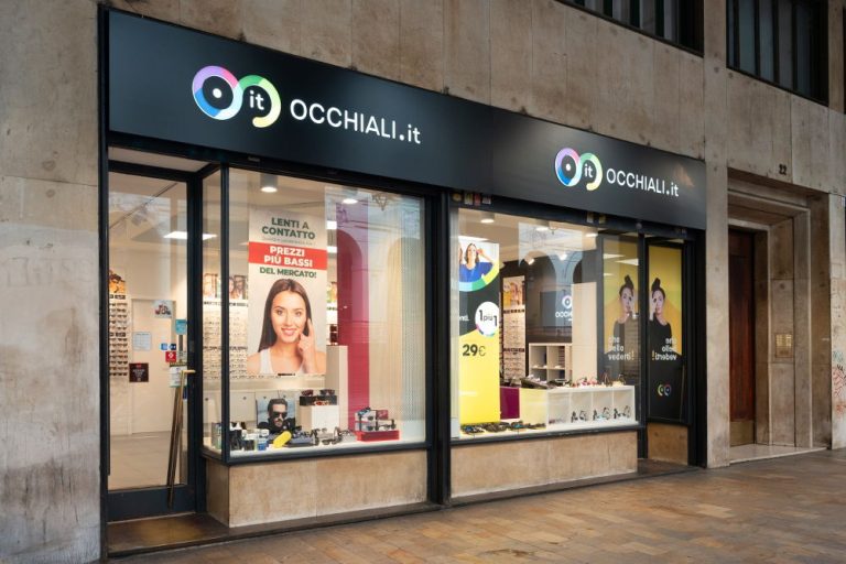 Occhiali.it ottico via Po Torino - vetrine portici